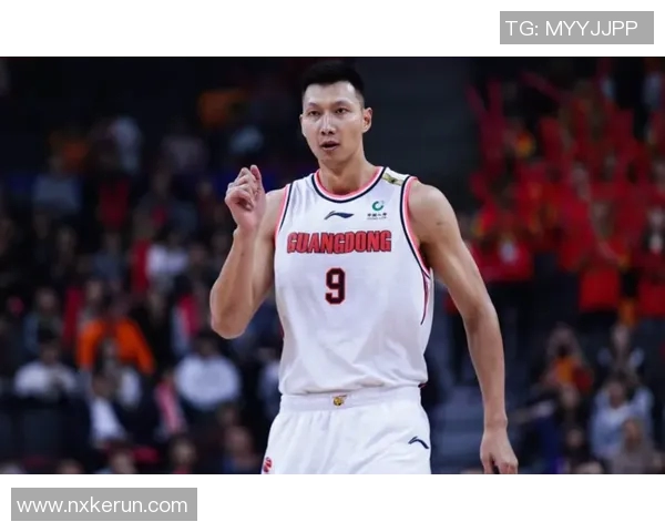 易建联联手亚当斯，强势增强球队实力，引领篮球新风潮